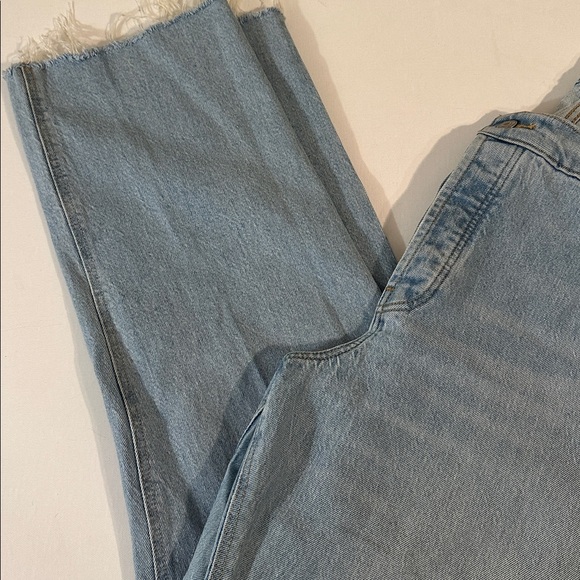 OLD NAVY - WOMENS - SLOUCHY STRAIGHT- HIGH RISE - SECRET SLIM POCKETS DENIM JEAN - Picture 2 of 7
